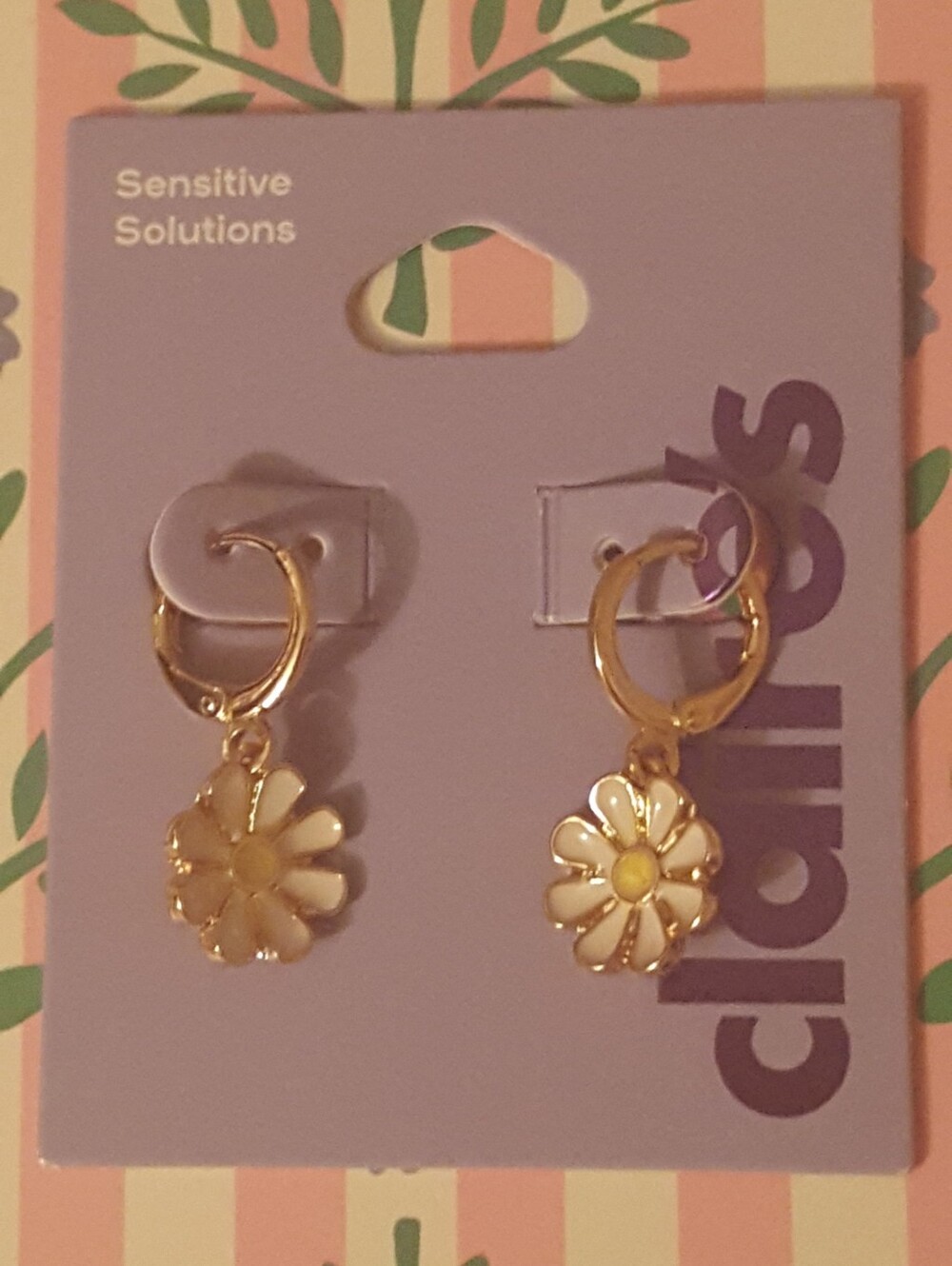 Claire's Gold Tone White and Yellow Daisy Hoop Earrings